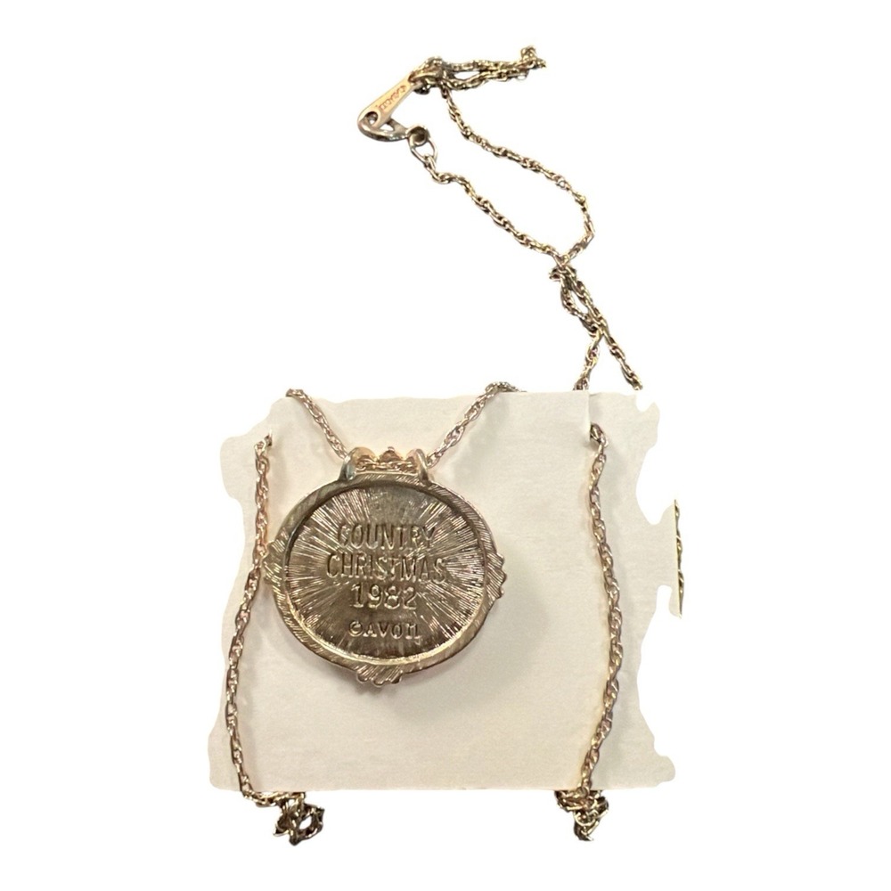 Vintage Avon Necklace with Pendant Gold Tone, Country Christmas Sleigh Ride 1982 - Picture 2 of 3